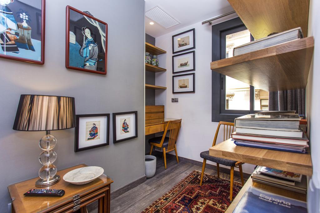 1 Bedroom Apartment Carrer Del Poeta Cabanyes - Barcelona — Photos 3