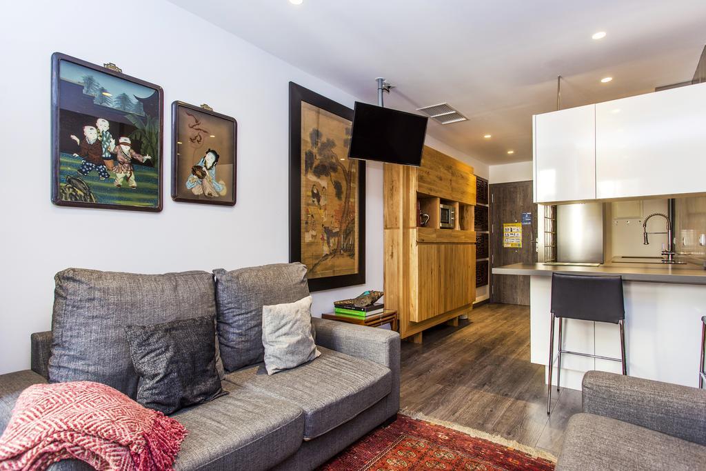 1 Bedroom Apartment Carrer Del Poeta Cabanyes - Barcelona — Photos 1